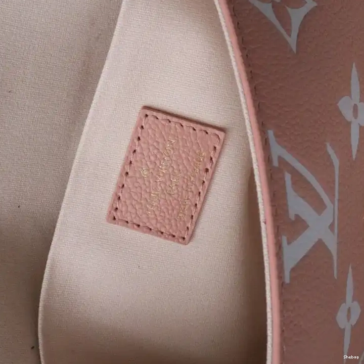 LV 2212DJ0003 Bag 0724